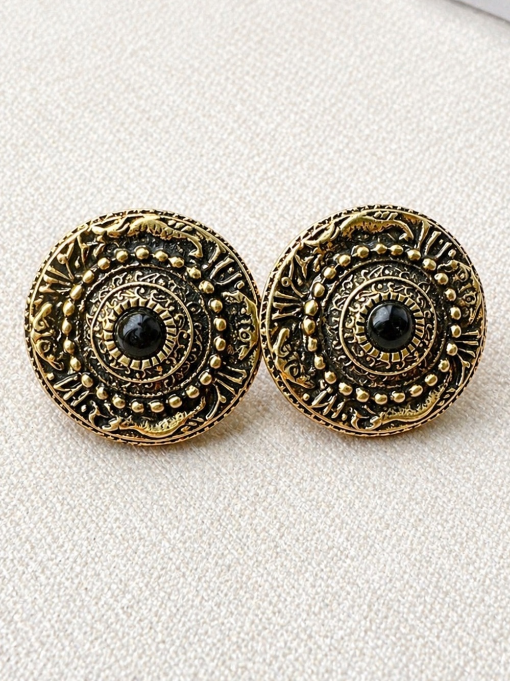 Vintage Ginnie Johansen 1987 Gold Black Clip-On Earrings Round Statement